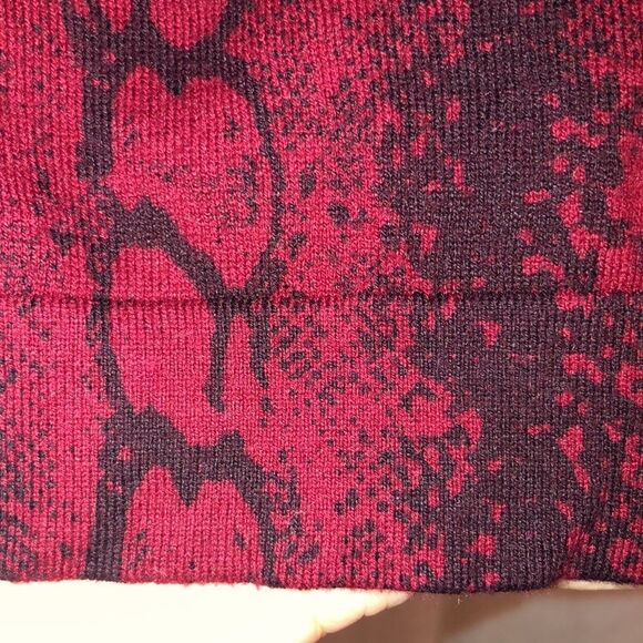 The Limited M Burgundy Black Snake Print Front Light Crewneck Sweater Back Zip - Picture 6 of 10